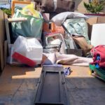 1部屋丸ごとの不用品回収。階段から手降ろし。