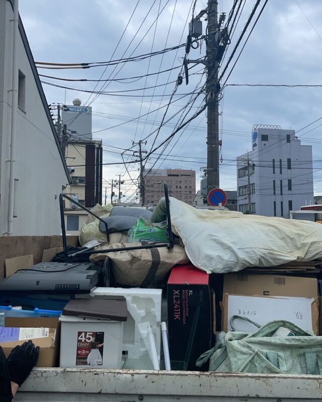 おはようございます😃 
えびすサポートです！ 
6月28日☀️
梅雨明け！！暑すぎます！
熱中症対策が間に合いません❗️
今日も安全作業で❗️
皆さまにとって笑顔あふれる一日になりますように！ 
本日もよろしくおねがいします。  #不用品回収 
#引越しに伴う不用品 
#遺品整理 
#ゴミ屋敷 
#汚部屋片付け 
#えびすサポート 
#広島不用品回収 
#山口不用品回収 
#福岡不用品回収 
#熊本不用品回収 
#神戸不用品回収 
#家じまいアドバイザー