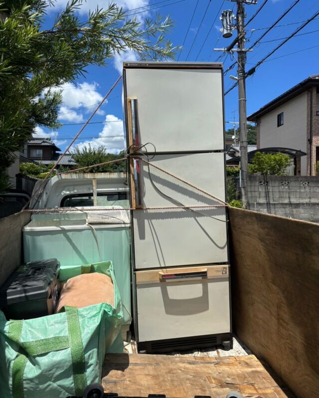 おはようございます😃 
えびすサポートです！ 
7月30日日☀️
気がつけば、7月もそろそろ終わり。
暑すぎて、長く感じました！
8月も熱中症対策を行いながら、乗り越えたいと思います。そんな中、本日、古い冷蔵庫と洗濯機の回収を依頼をいただきました！！お客様ありがとうございました。  今日も安全作業で❗️
皆さまにとって笑顔あふれる一日になりますように！ 
本日もよろしくおねがいします。  #不用品回収 
#引越しに伴う不用品 
#遺品整理 
#ゴミ屋敷 
#汚部屋片付け 
#えびすサポート 
#広島不用品回収 
#山口不用品回収 
#福岡不用品回収 
#熊本不用品回収 
#神戸不用品回収 
#大分不用品回収
#長崎不用品回収
#佐賀不用品回収
#家じまいアドバイザー